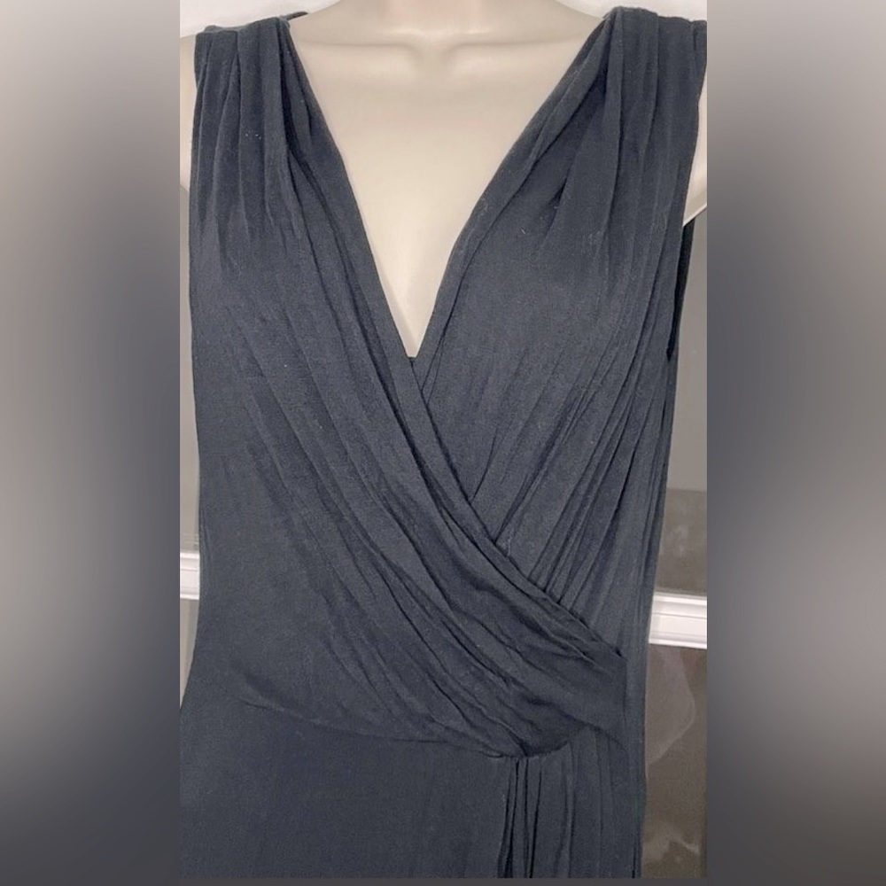 TAHARI THE LITTLE BLACK SLEEVELESS V-NECK DRESS SIZE XS